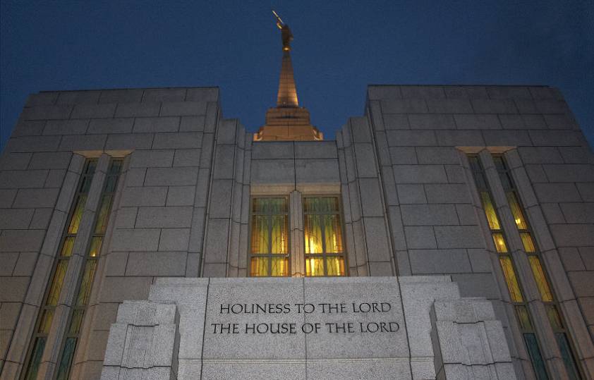 Так и не понял, что это за здание...