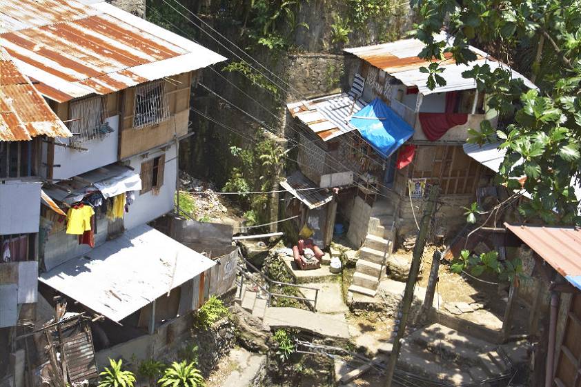 Таких трущоб на Филиппинах полным-полно Таких трущоб на Филиппинах полным-полно