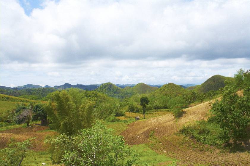 Шоколадные холмы на острове Негрос Шоколадные холмы на острове Негрос
