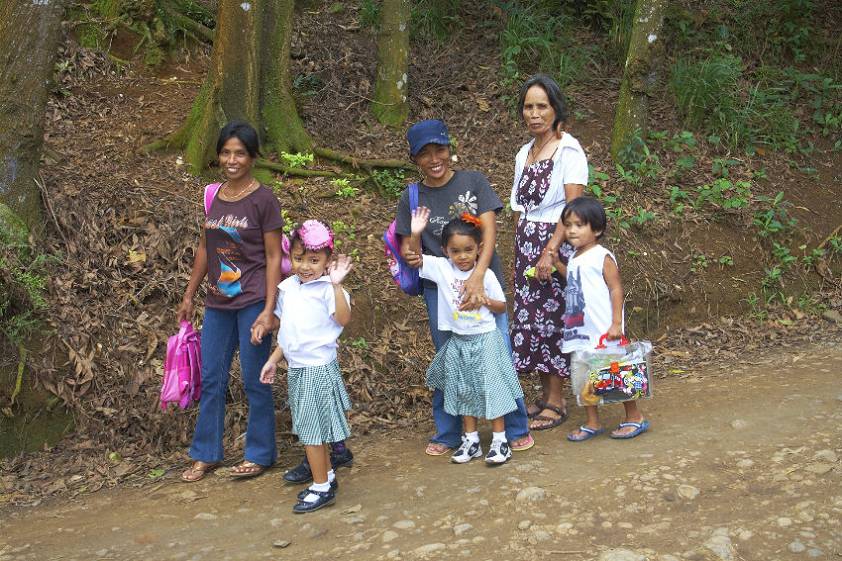 С детства приучают быть радушными )