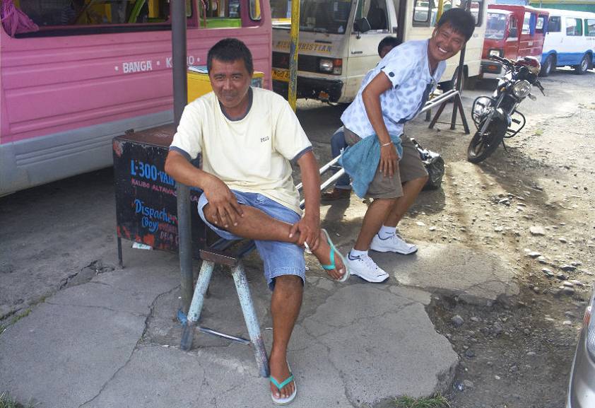 Все дурака валяют - даже мужики лет по 40 ) Все дурака валяют - даже мужики лет по 40 )