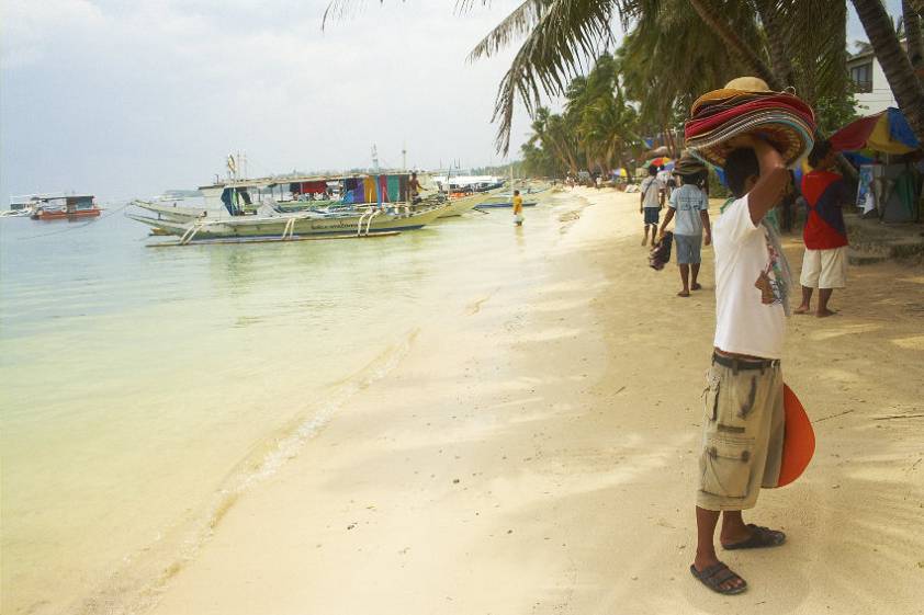 На противоположной стороне от white beach На противоположной стороне от white beach