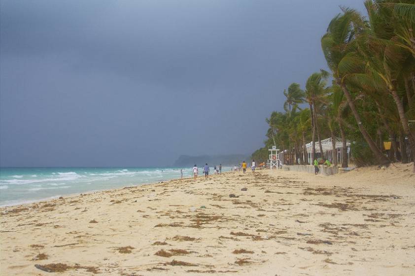 Понравился контраст неба и пляжа ) Понравился контраст неба и пляжа )