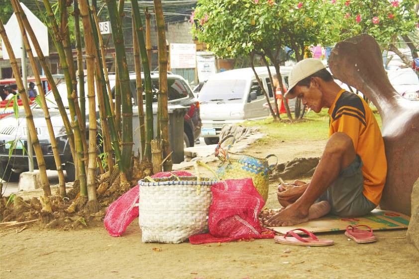 Чем то своим занят... Чем то своим занят...