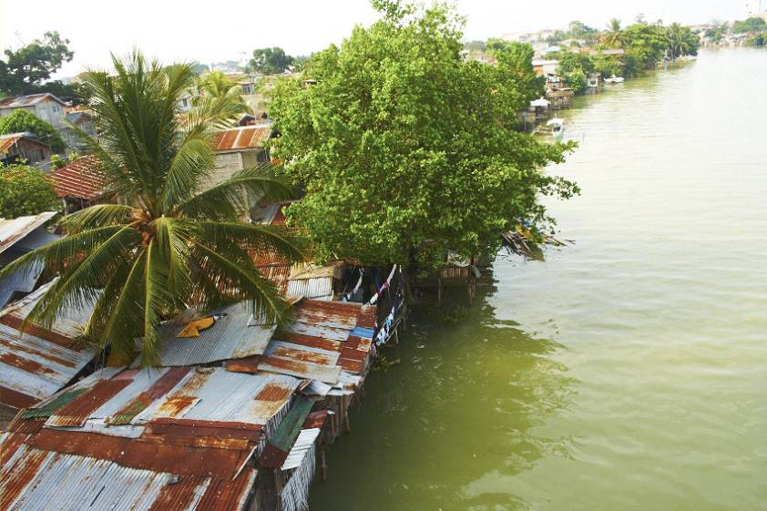 И тянутся эти трущобы далеко-далеко... И тянутся эти трущобы далеко-далеко...