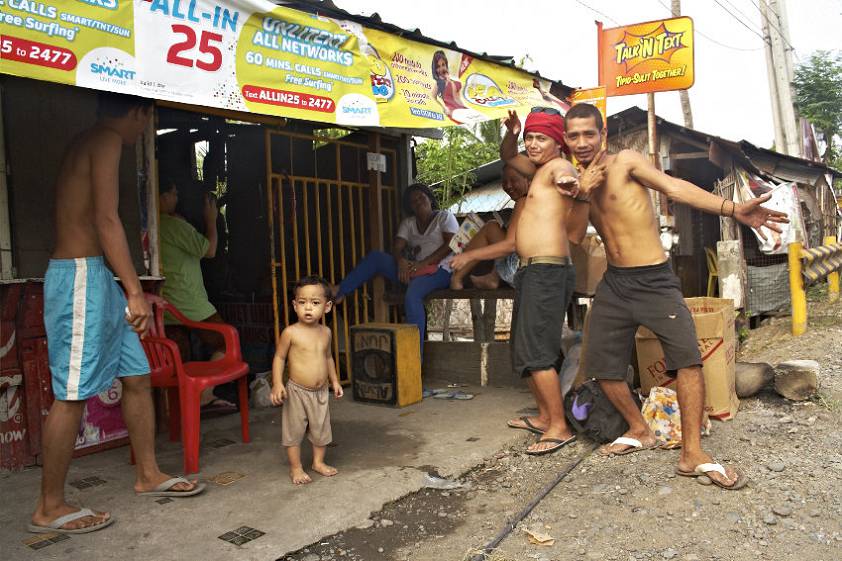 И этих людей с острова Минданао принято считать опасными ))) И этих людей с острова Минданао принято считать опасными )))