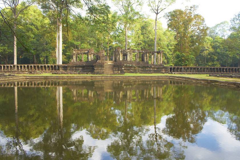 Это уже если немного отойти от основного храма Это уже если немного отойти от основного храма