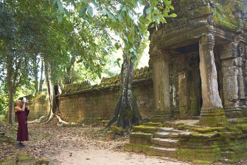 Монах с ipad ) Монах с ipad )