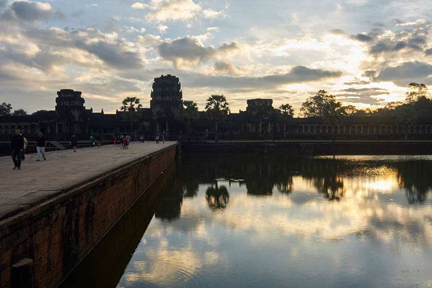 Дорога в популярный храмовый комплекс Дорога в популярный храмовый комплекс