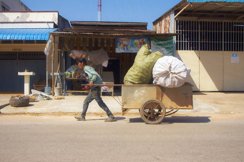 Вот так весь день по жаре и ходят... Вот так весь день по жаре и ходят...