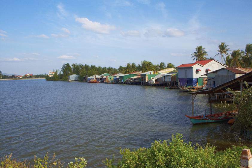 Речной пейзаж Речной пейзаж