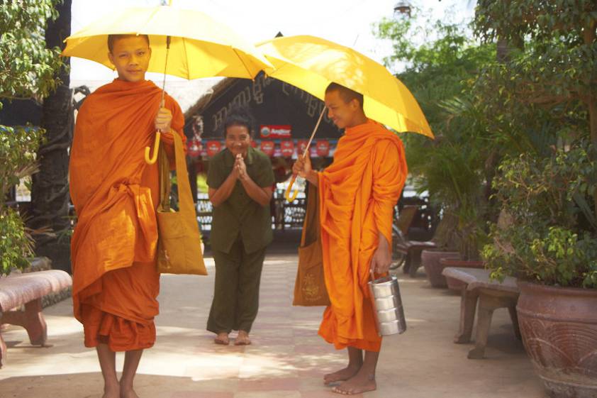 Зонтики у них стильные ) Зонтики у них стильные )