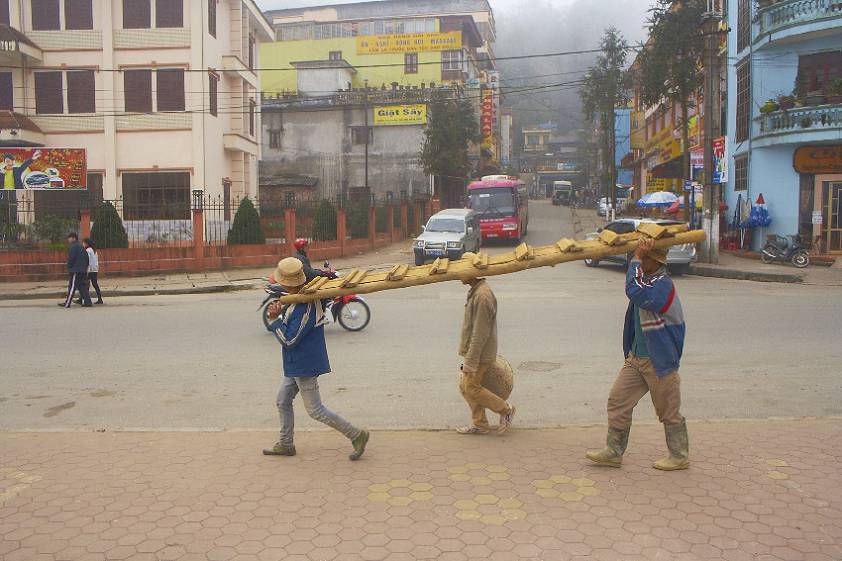 Туман рассеялся - стало видно местных )