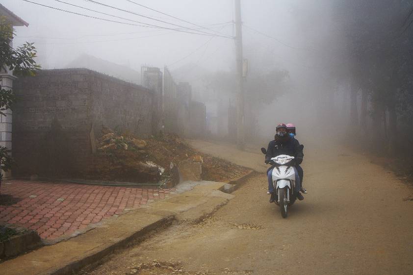 Нужно быть осторожнее, иногда реально не видно кто впереди Нужно быть осторожнее, иногда реально не видно кто впереди