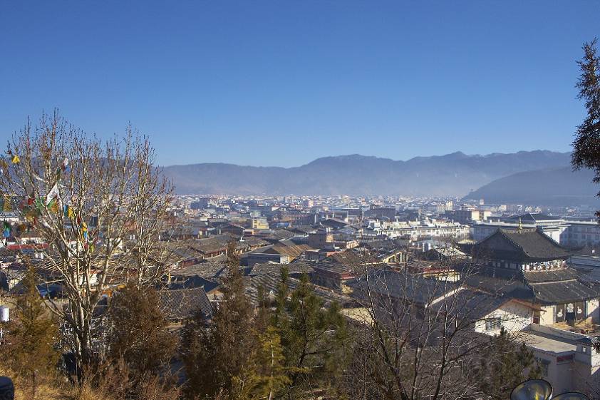 Вид на Шангри Ла с храма Вид на Шангри Ла с храма