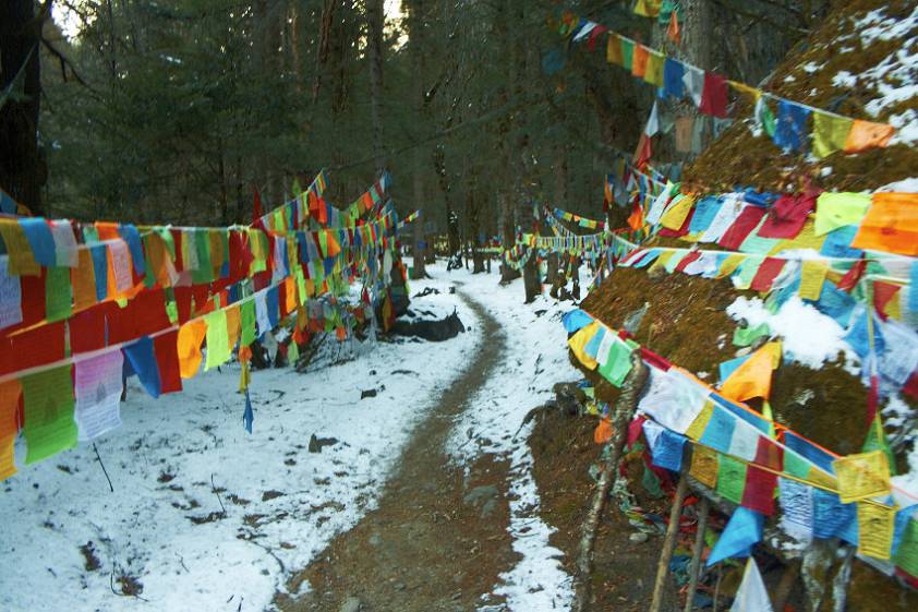 Дорога обозначена в "тибетском стиле" ) Дорога обозначена в "тибетском стиле" )