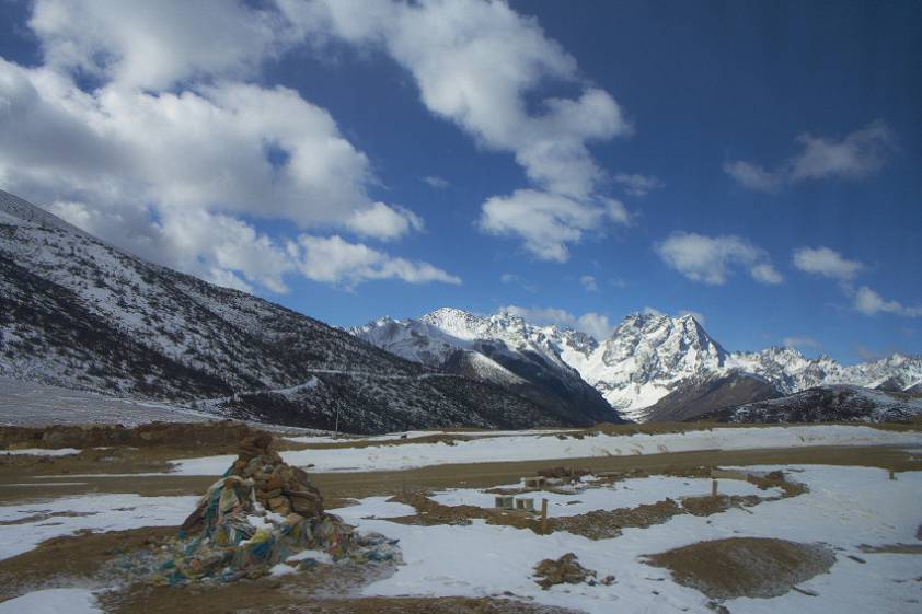 Какая то тибетская штуковина почти на самом верху