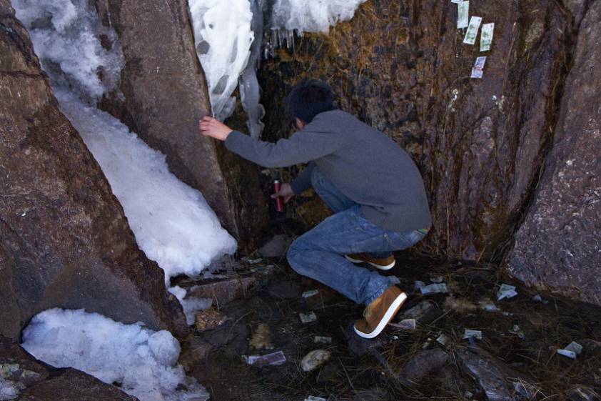 Набирает чистейшей воды с ледника Набирает чистейшей воды с ледника