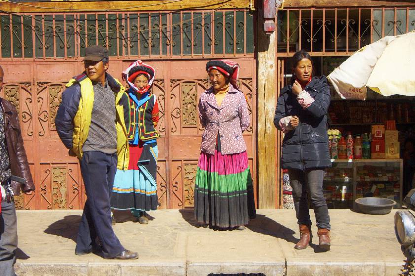 начали с небольшой деревушки