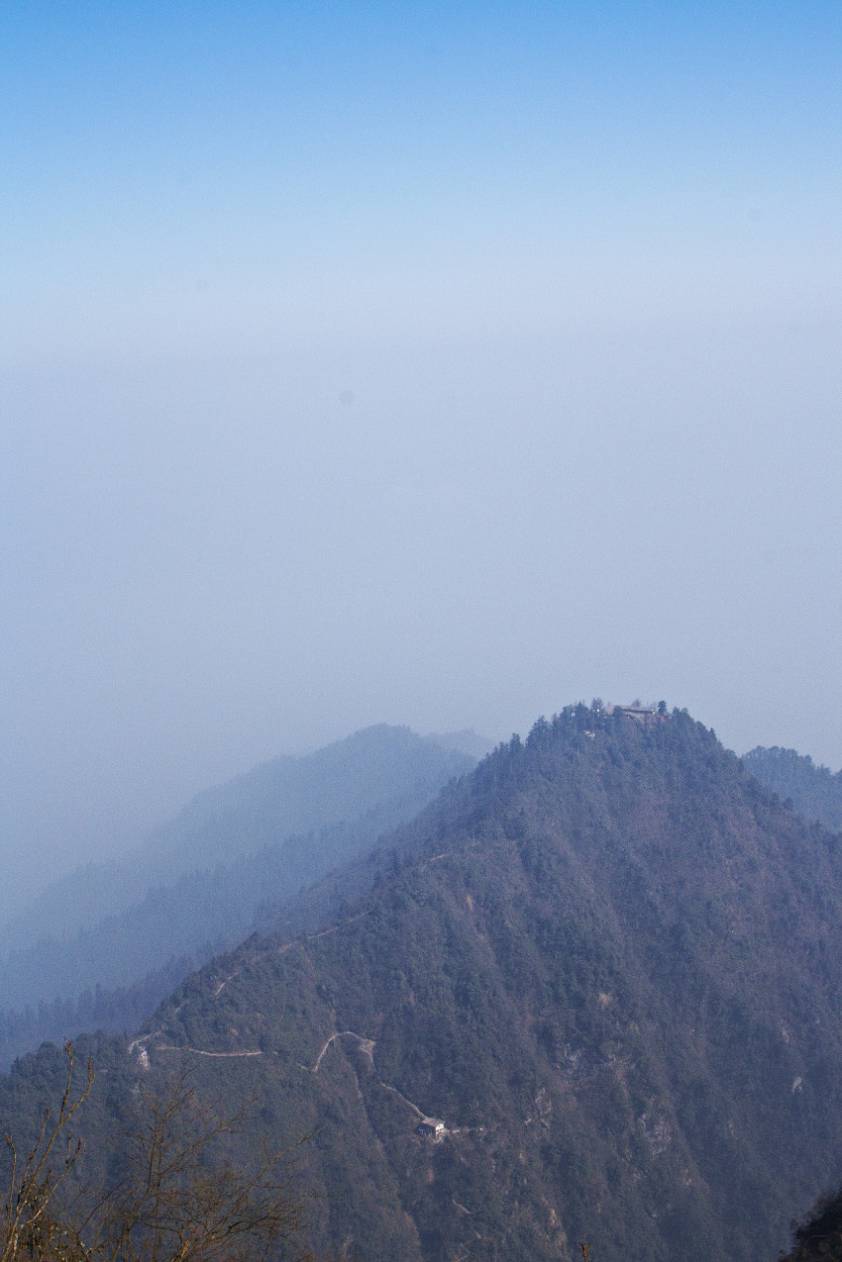 можно видеть одну из троп по маршруту