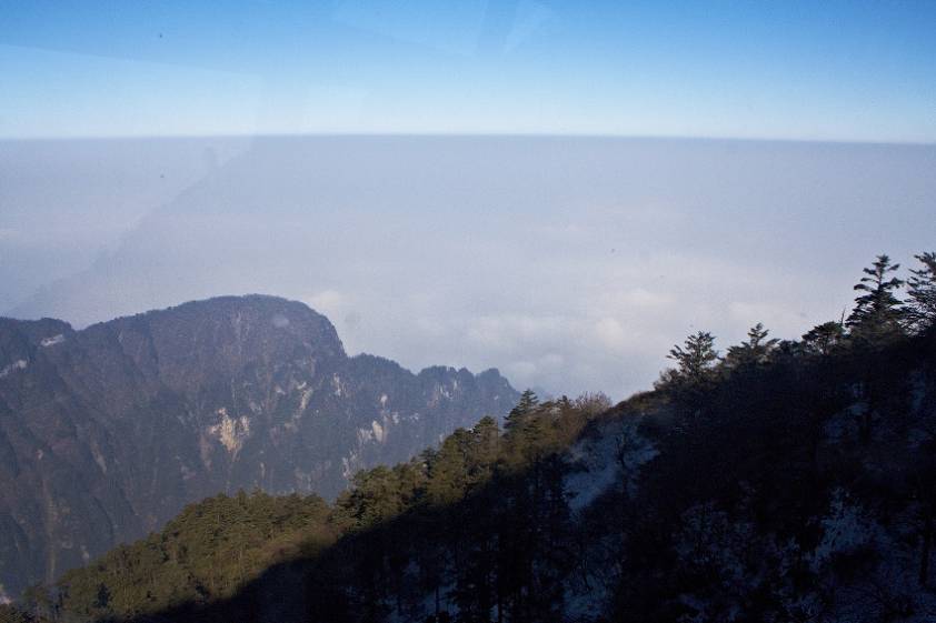 из окна кабинки на канатной дороге