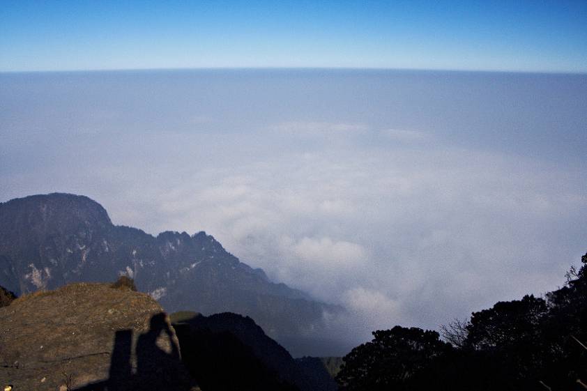 из окна кабинки на канатной дороге