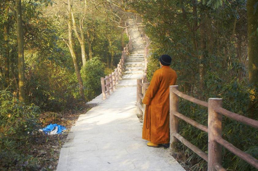 монахам также не чуждо это место )