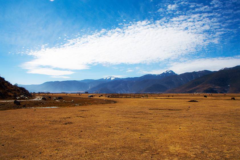 Пересохшее озеро в Шангри Ла Пересохшее озеро в Шангри Ла
