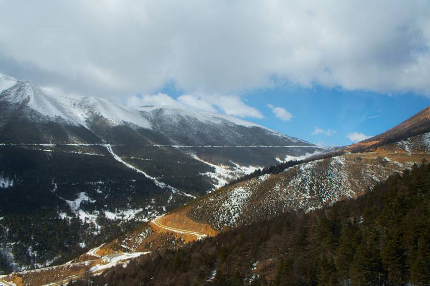 Дорога из Шангри Ла в Дечен (перевал в 5000 метров) Дорога из Шангри Ла в Дечен (перевал в 5000 метров)