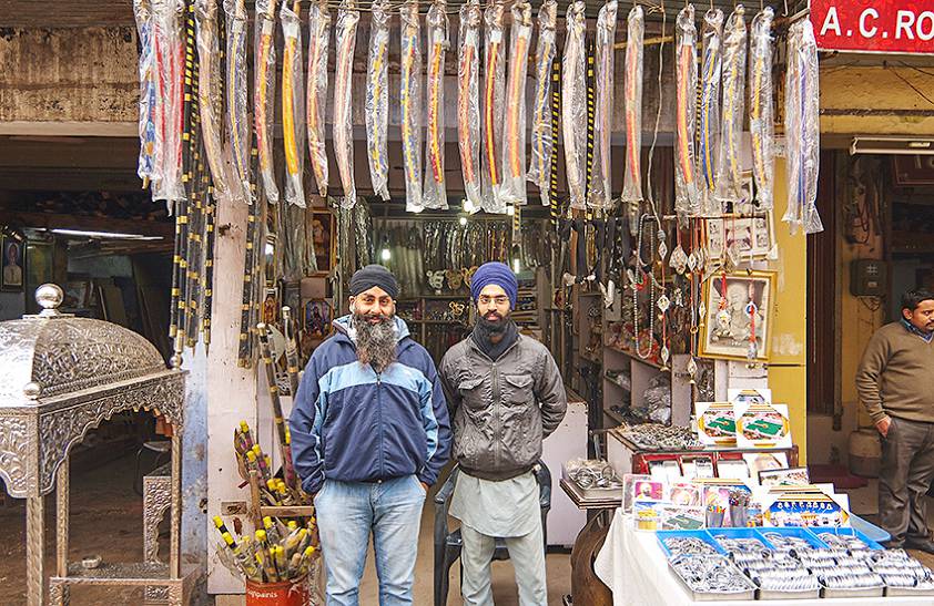 Колоритные жители города Амритцар, Индия