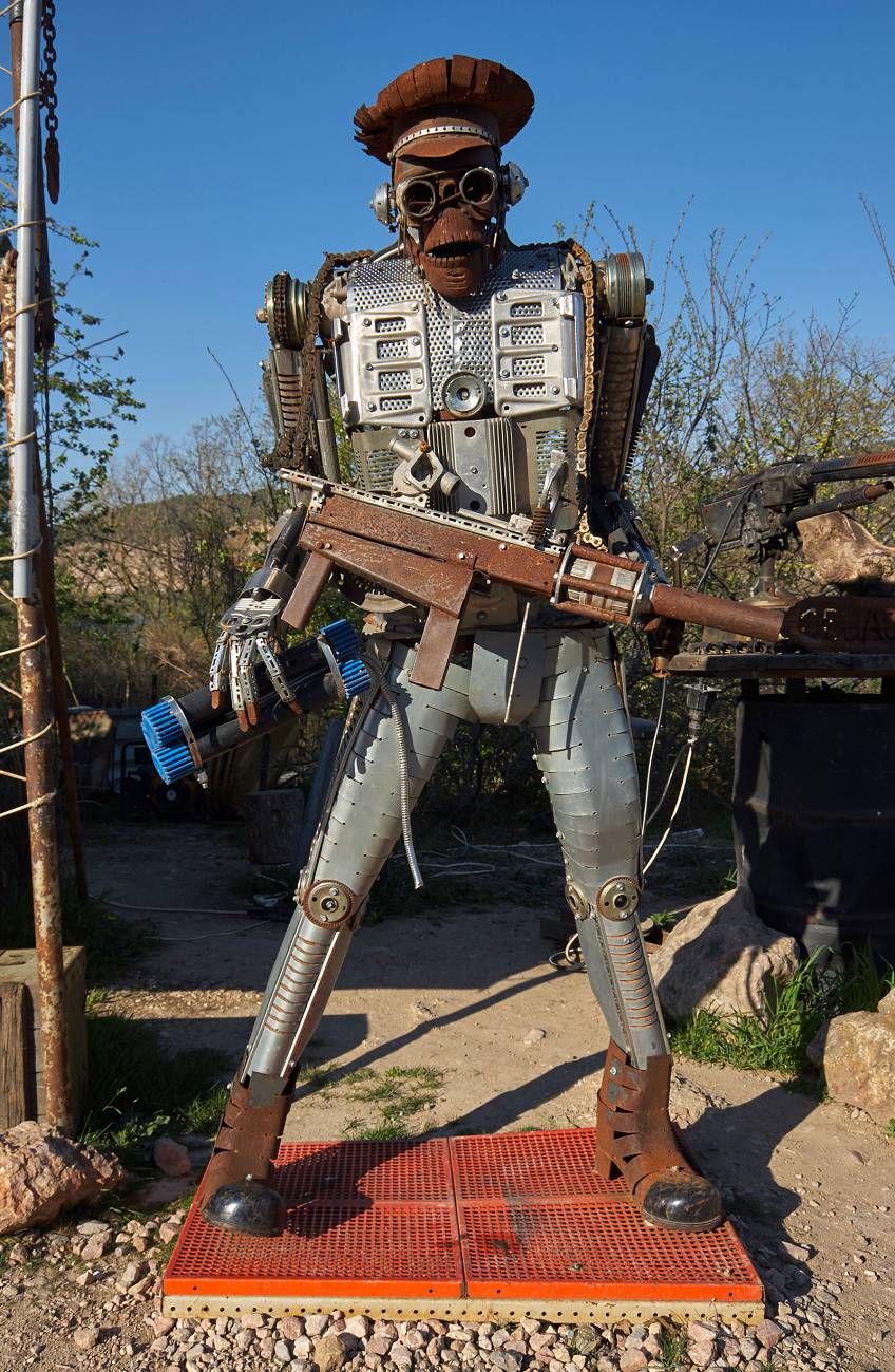 Необычная выставка по дороге в Севастополь Необычная выставка по дороге в Севастополь