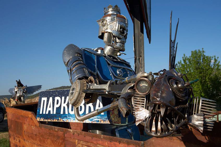 Необычная выставка по дороге в Севастополь