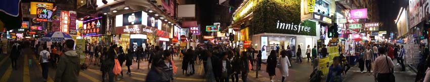 Достопримечательности. Улица с перфомансами