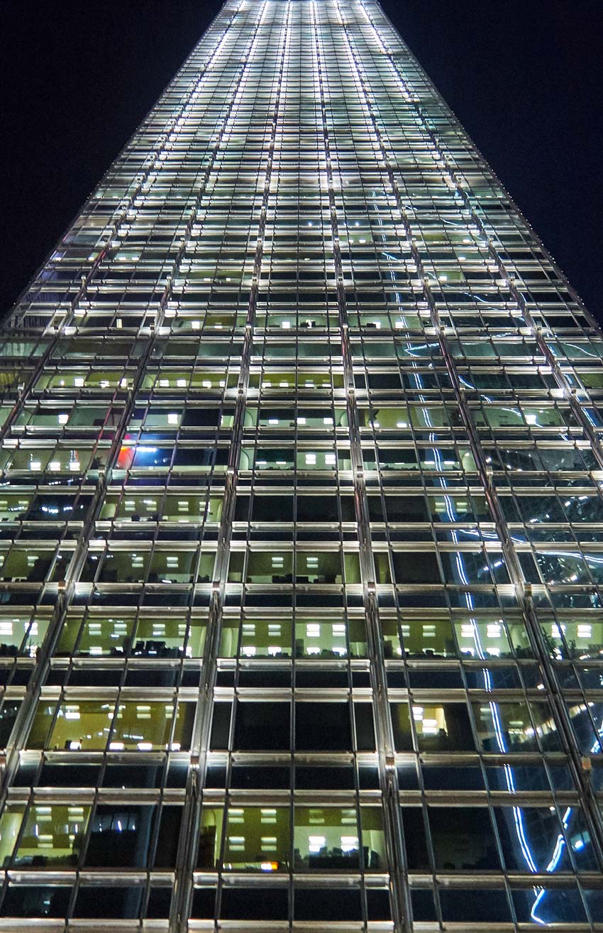 Небоскребы города