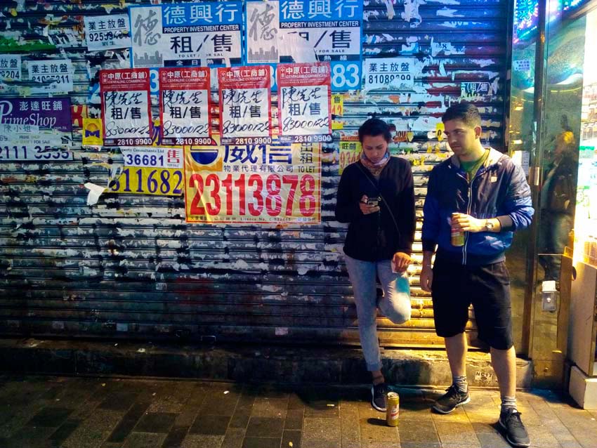 С ними исследовал город