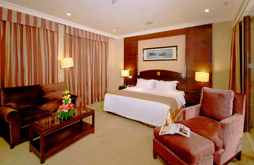 Отель Золотой дракон в Пекине (Jianguo Hotspring Hotel)