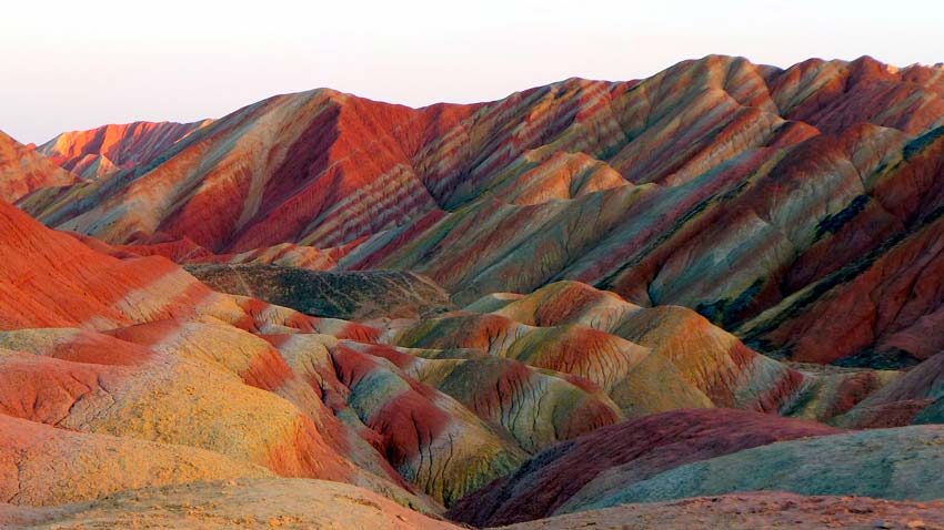 Достопримечательности. Разноцветные горы в Китае